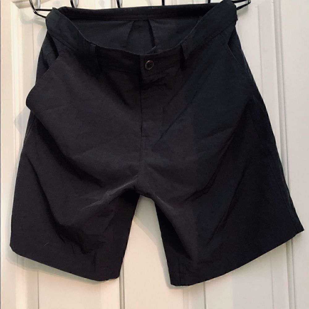 32 Degree hybrid men’s shorts.
